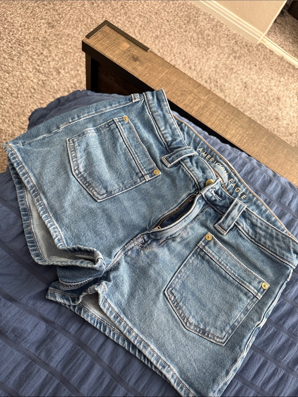 American Eagle Outfitters Women’s Light Wash Blue Relaxed Jeans